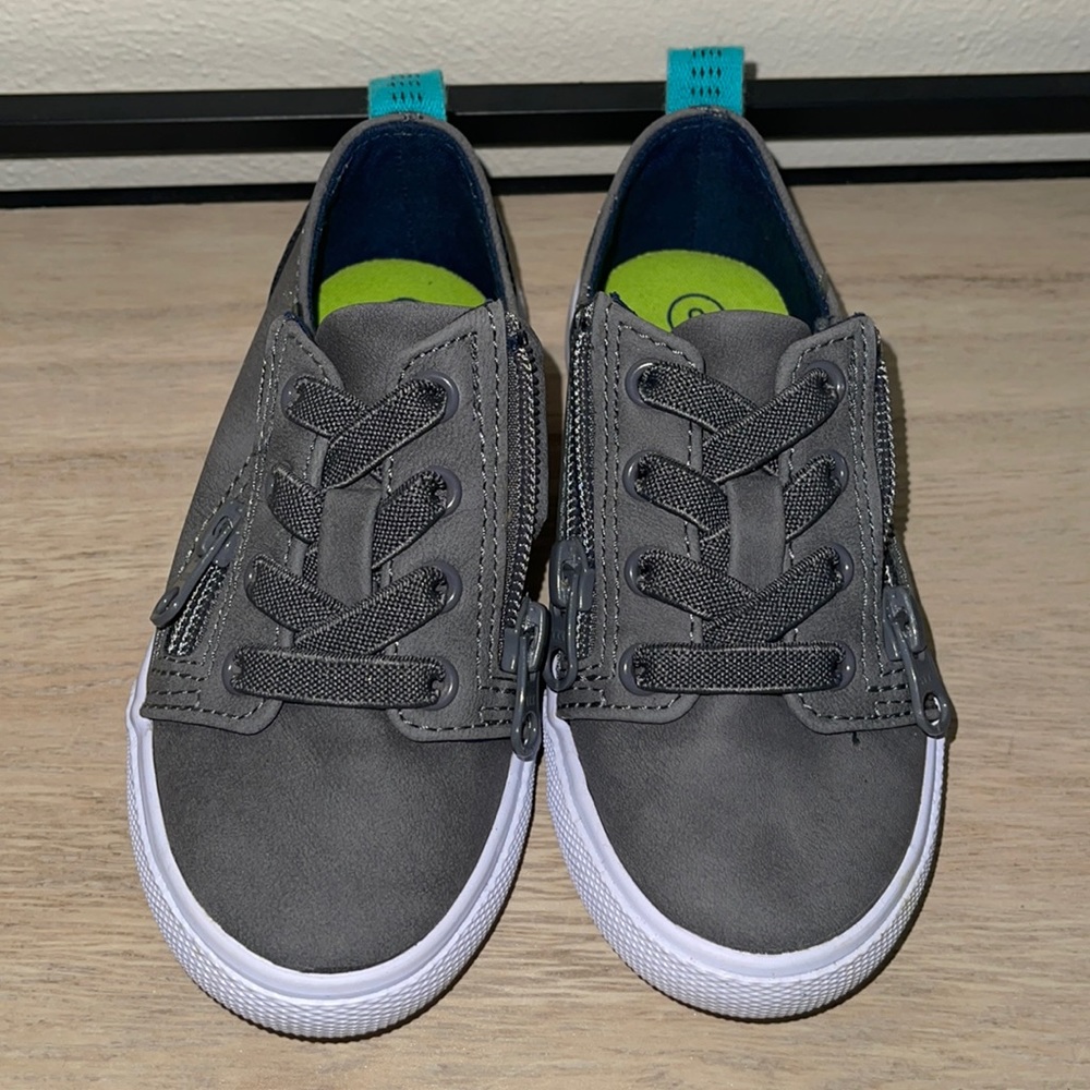 Toddler boys size 9 cat and Jack shoes!